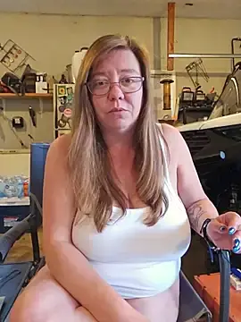 Stripchat Live Sex Cam of MsShelby40