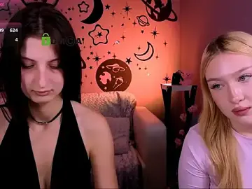 Stripchat Free Porn Cam of playful_sophie