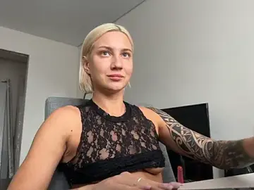 Stripchat Sex Cam of AnneBall