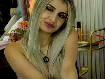 Stripchat Live Sex Cam of MiaCharm
