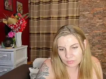 Stripchat Live Sex Cam of Andrada_1