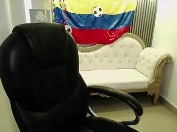 Stripchat Live Sex Cam of candyhot_tk