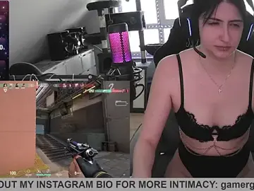 Stripchat Free Porn Cam of Gamergirl-Linela