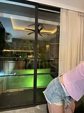 Stripchat Sex Cam of FriendlyFire_18