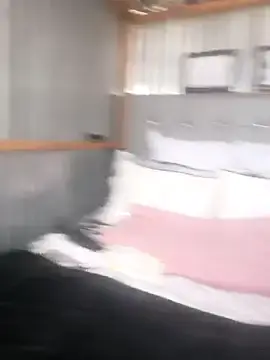 Stripchat Sex Cam of CuteHoney92