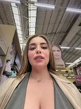Stripchat Adult Webcam of Alirawrz