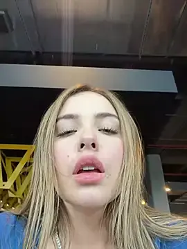 Stripchat Free Live Porn of Alirawrz