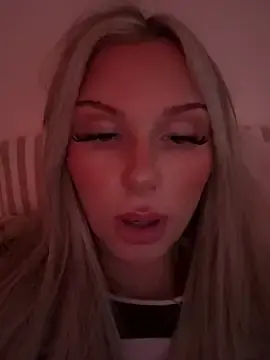 Stripchat Free Live Porn of blondeeee