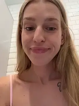 Stripchat Adult Video Chat of kira_mia