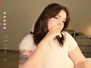 Stripchat Live Sex Cam of YumiYammy