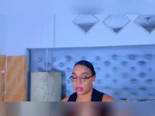 Xlovecam Live Sex Cam of EileenBenzon