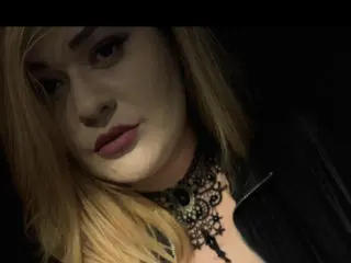Xlovecam Live Sex Cam of LauraSinnerX