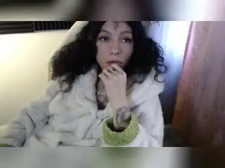Xlovecam Free Live Porn of LaurieRzz