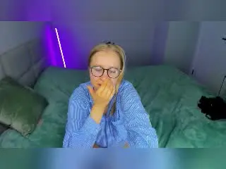 Xlovecam Free Porn Cam of MilanaSun